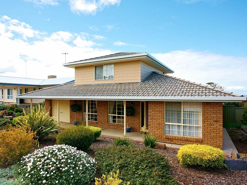 8 Norma Crescent, Encounter Bay SA 5211