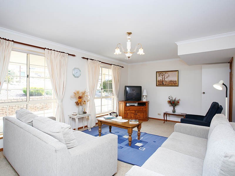 8 Norma Crescent, Encounter Bay SA 5211