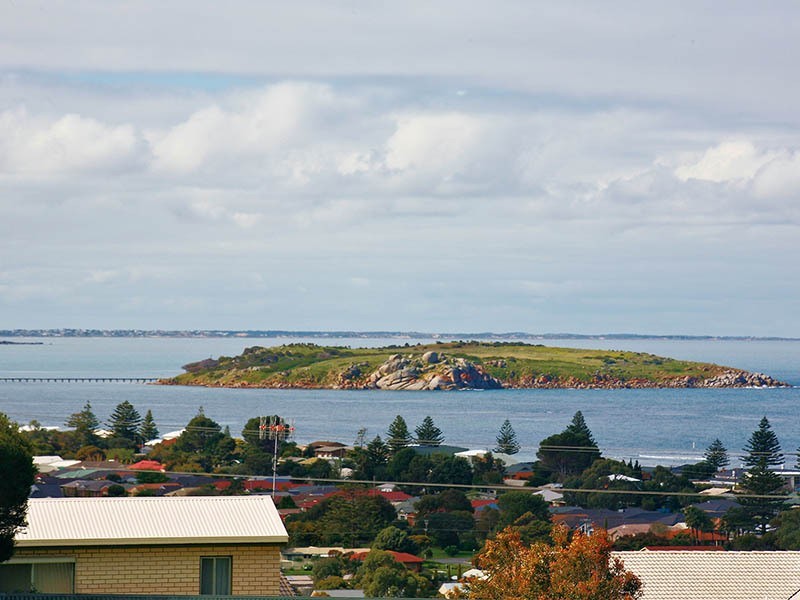 8 Norma Crescent, Encounter Bay SA 5211