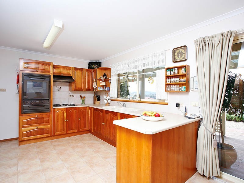 8 Norma Crescent, Encounter Bay SA 5211
