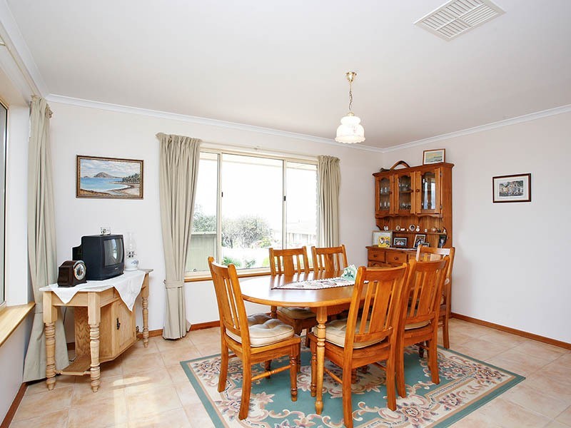 8 Norma Crescent, Encounter Bay SA 5211