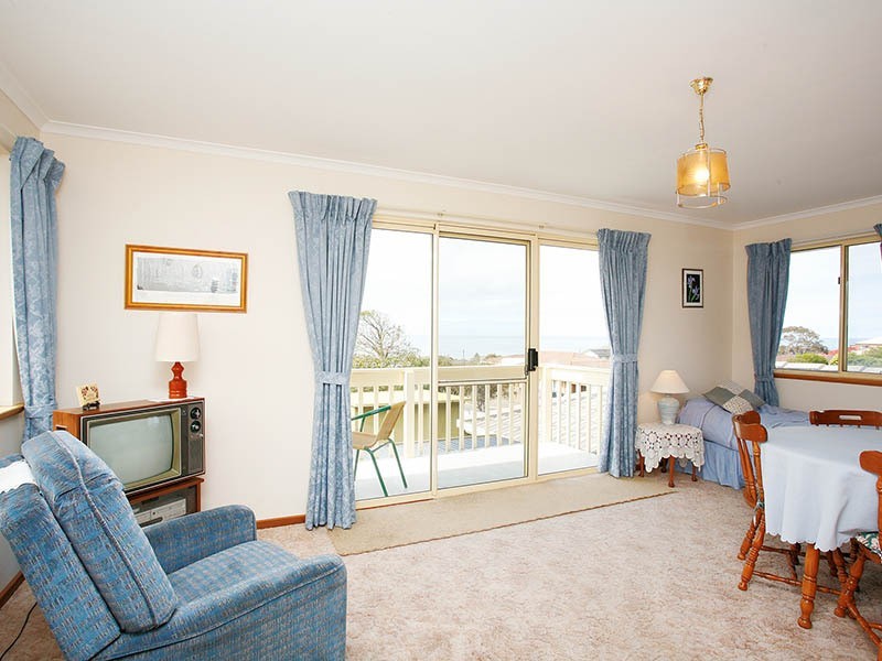 8 Norma Crescent, Encounter Bay SA 5211