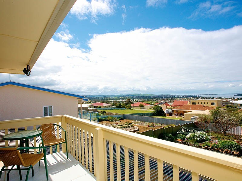 8 Norma Crescent, Encounter Bay SA 5211