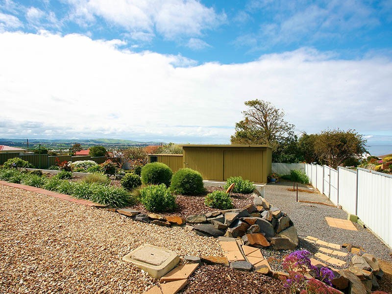 8 Norma Crescent, Encounter Bay SA 5211