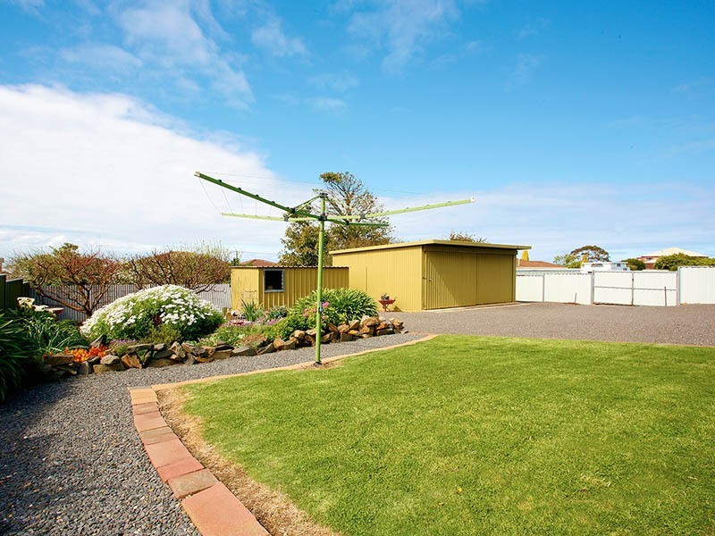 8 Norma Crescent, Encounter Bay SA 5211