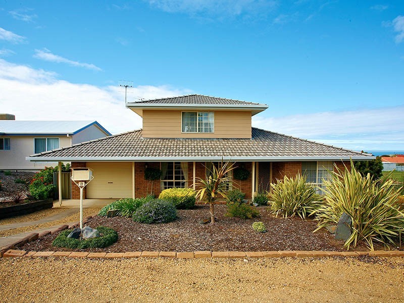 8 Norma Crescent, Encounter Bay SA 5211