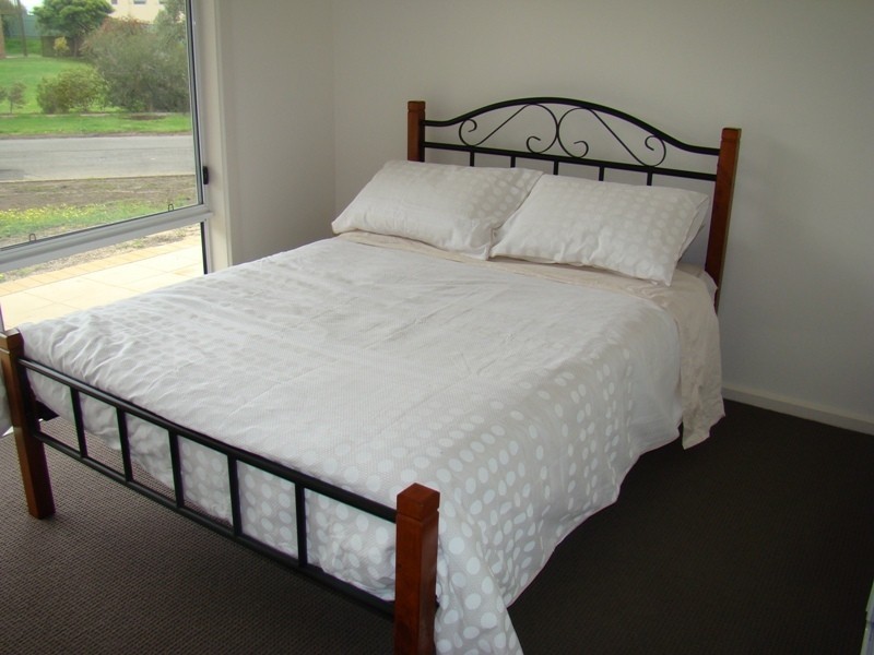 1 Viking Street, Encounter Bay SA 5211