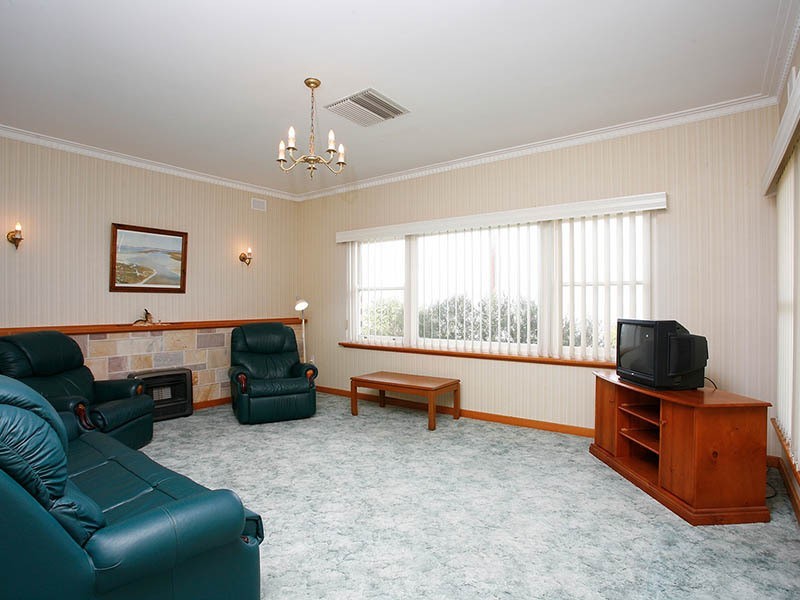 21 Heggerton Street, Victor Harbor SA 5211