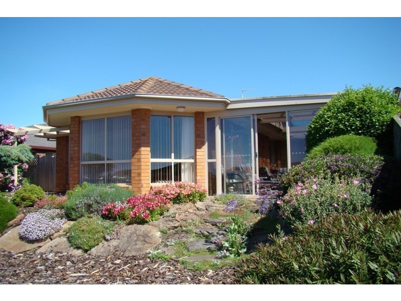 27 Matthew Flinders Drive, Encounter Bay SA 5211