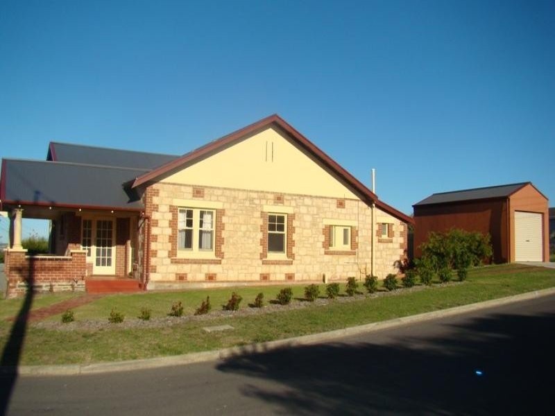 21 Hindmarsh Road, Mccracken SA 5211