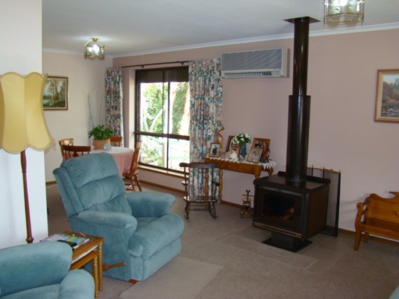 4 Thorne Terrace, Victor Harbor SA 5211