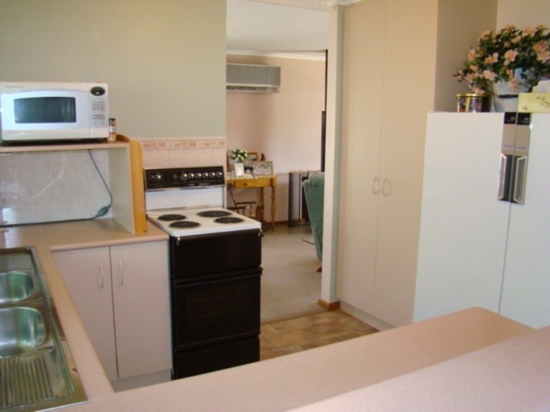 4 Thorne Terrace, Victor Harbor SA 5211