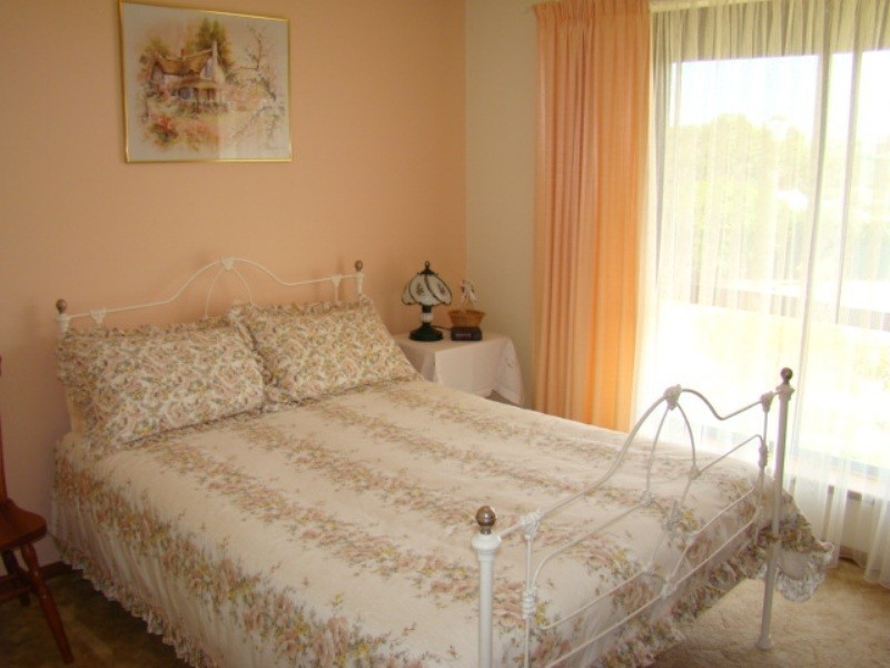 4 Thorne Terrace, Victor Harbor SA 5211