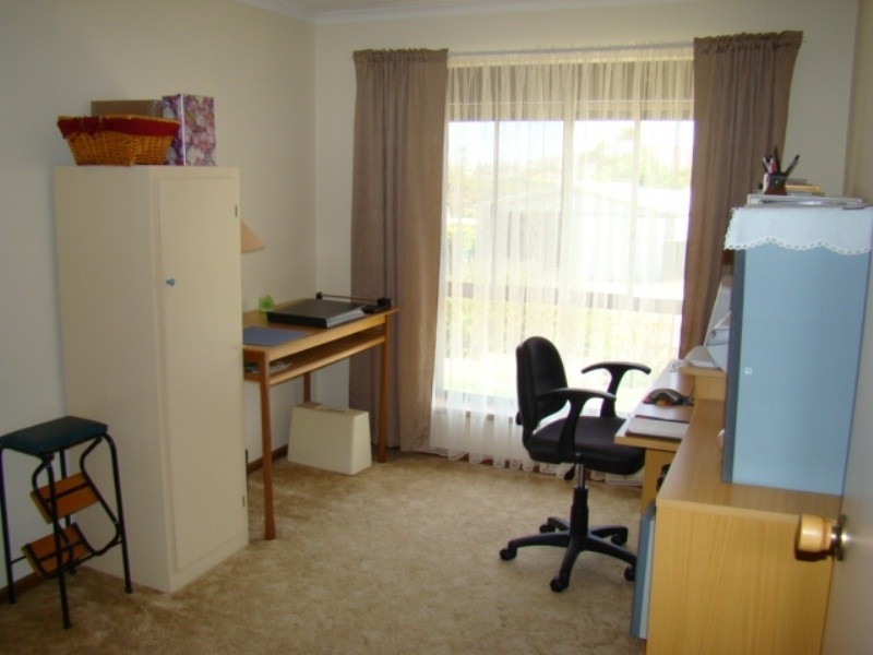 4 Thorne Terrace, Victor Harbor SA 5211