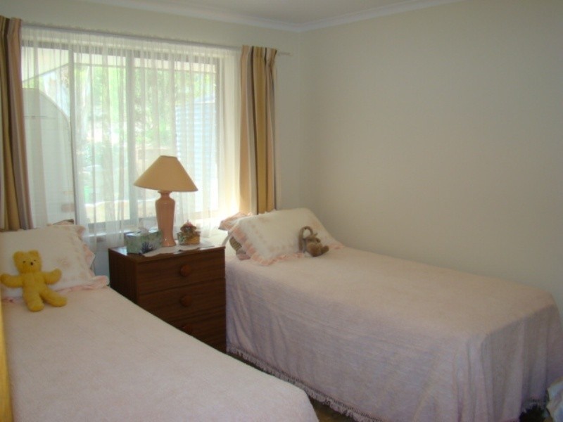 4 Thorne Terrace, Victor Harbor SA 5211