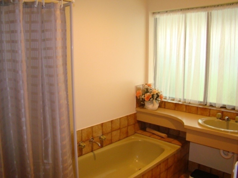 4 Thorne Terrace, Victor Harbor SA 5211