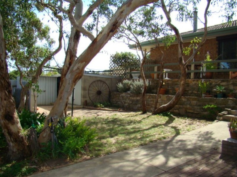 4 Thorne Terrace, Victor Harbor SA 5211