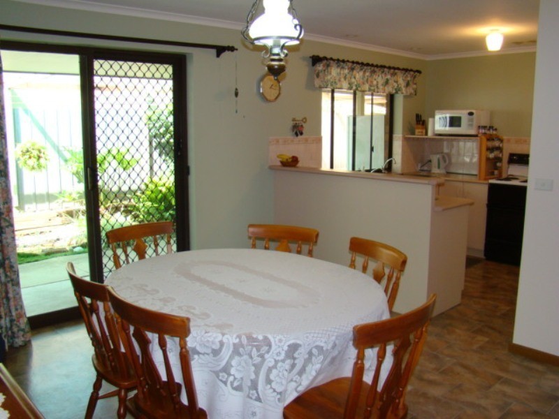 4 Thorne Terrace, Victor Harbor SA 5211