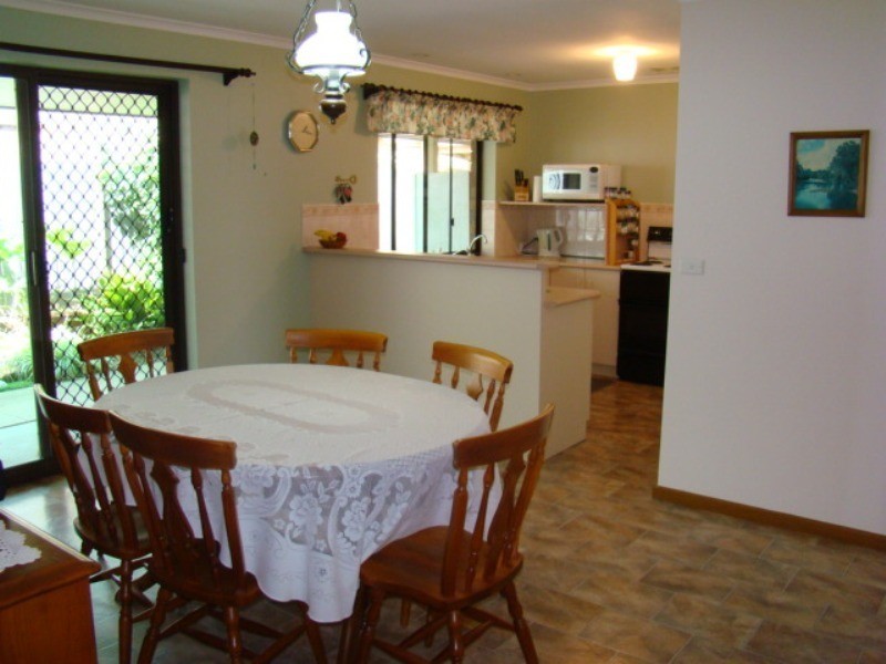 4 Thorne Terrace, Victor Harbor SA 5211