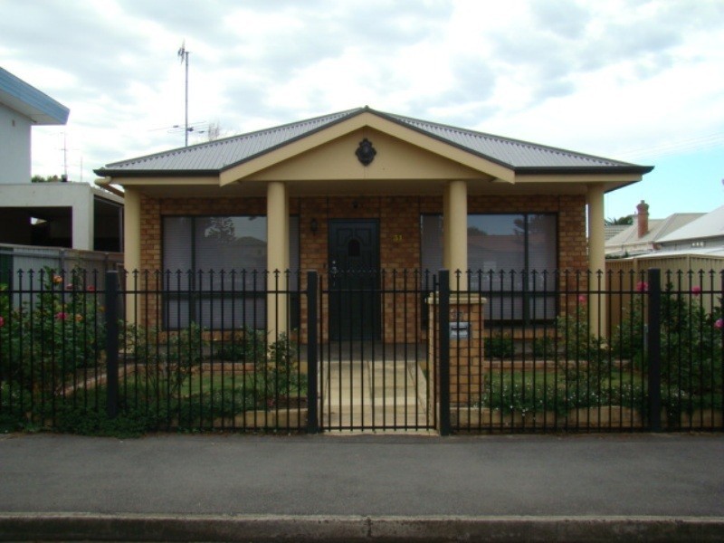 31 Victoria Street, Victor Harbor SA 5211