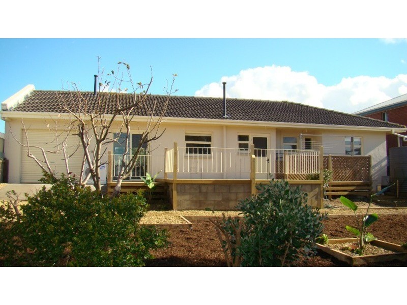 16 Greenhills Road, Victor Harbor SA 5211