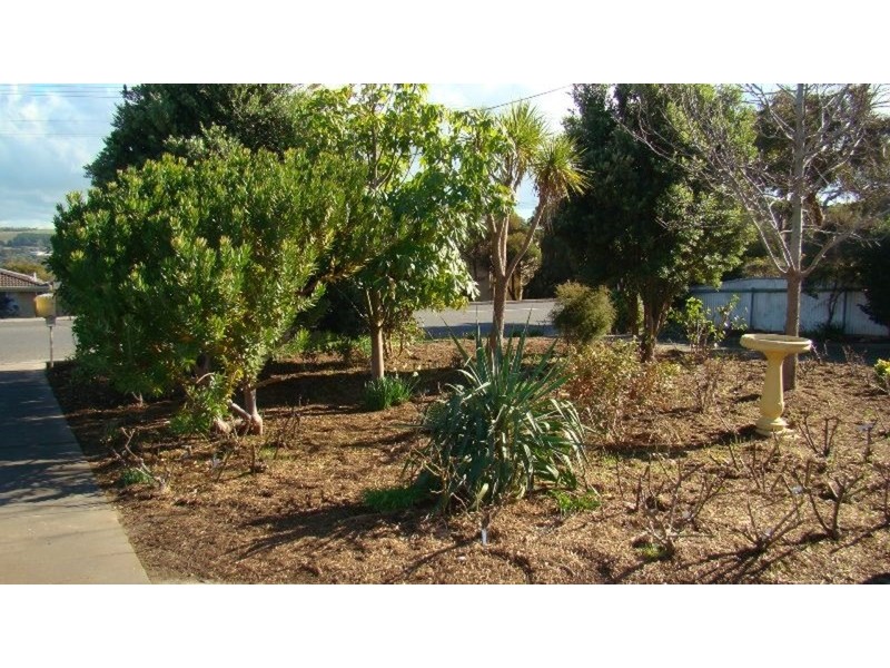 16 Greenhills Road, Victor Harbor SA 5211