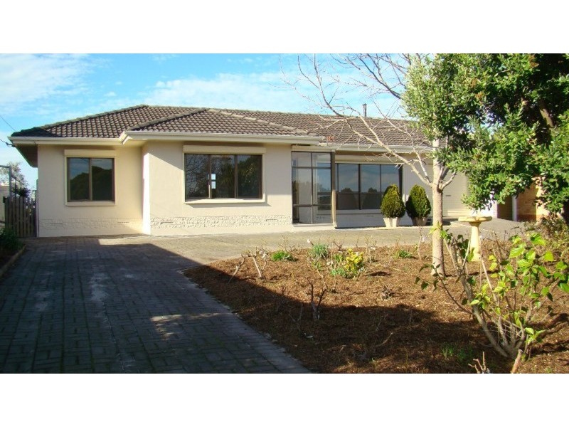 16 Greenhills Road, Victor Harbor SA 5211
