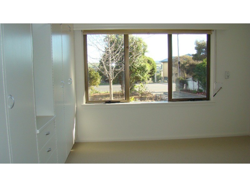 16 Greenhills Road, Victor Harbor SA 5211