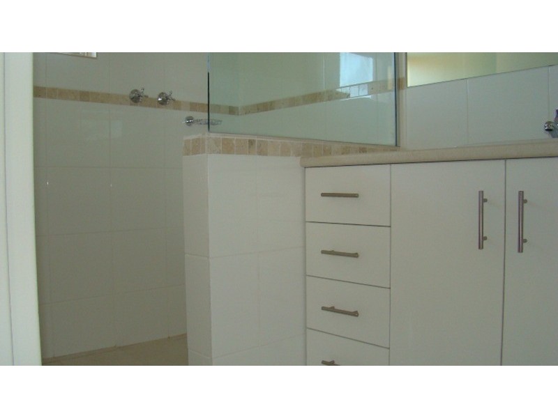 16 Greenhills Road, Victor Harbor SA 5211