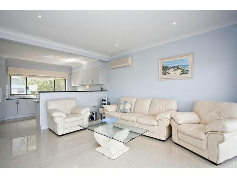 13 The Crescent, Victor Harbor SA 5211