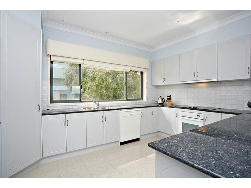13 The Crescent, Victor Harbor SA 5211