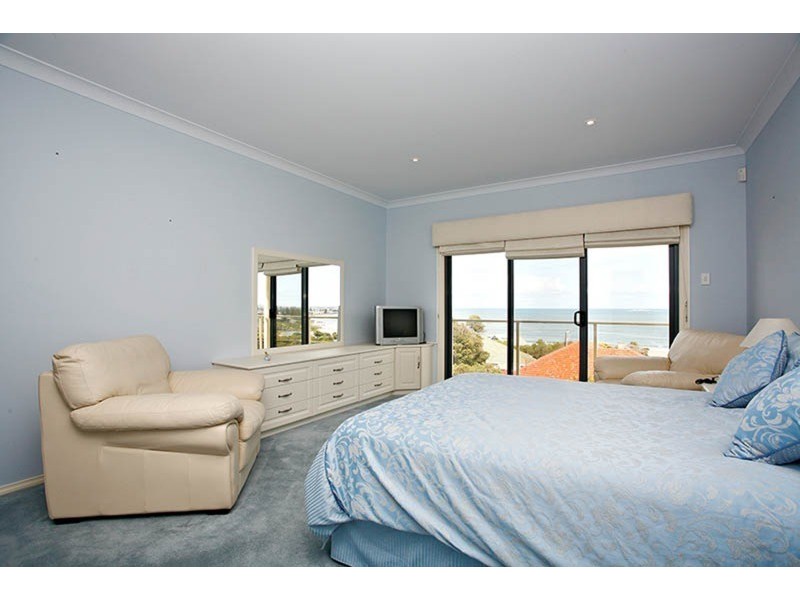 13 The Crescent, Victor Harbor SA 5211