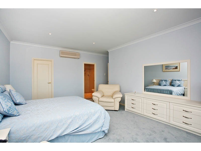 13 The Crescent, Victor Harbor SA 5211
