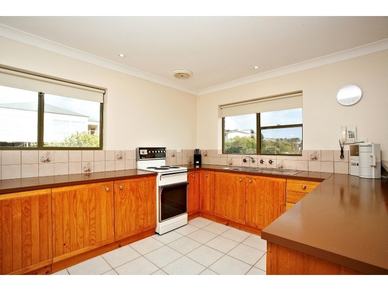 2/11 Passatt Street, Encounter Bay SA 5211