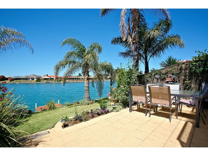 2/1 Lakeside Circuit, Encounter Bay SA 5211
