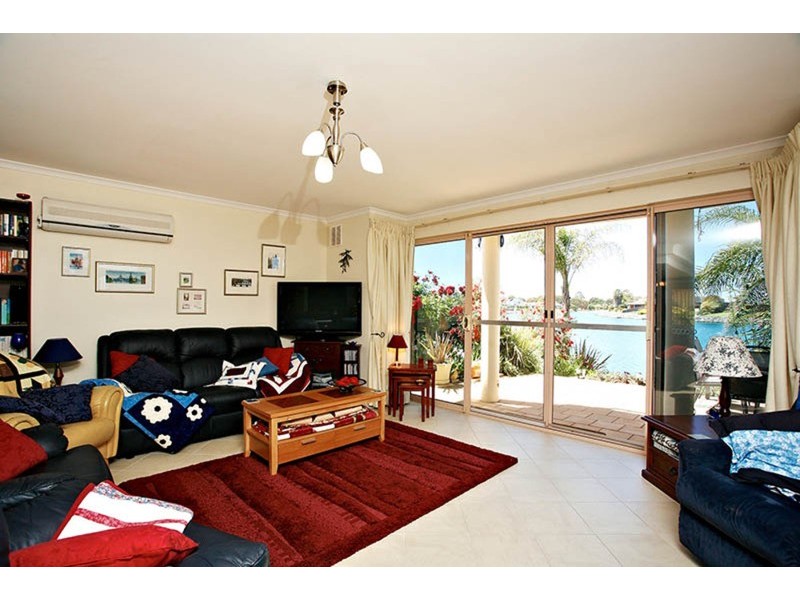 2/1 Lakeside Circuit, Encounter Bay SA 5211