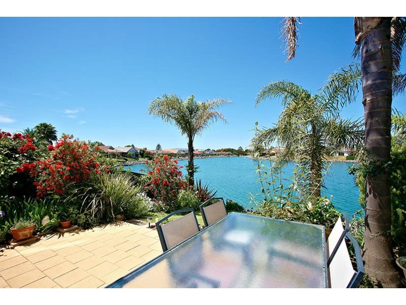 2/1 Lakeside Circuit, Encounter Bay SA 5211