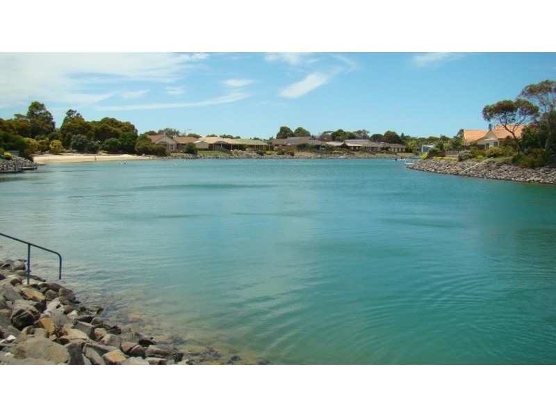 17 Matthew Flinders Drive, Encounter Bay SA 5211