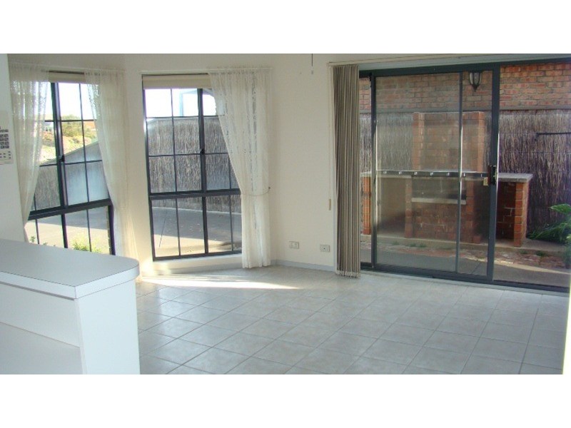 17 Matthew Flinders Drive, Encounter Bay SA 5211