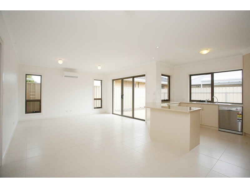 Villas 2 & 5/18-22 Leworthy Street, Victor Harbor SA 5211