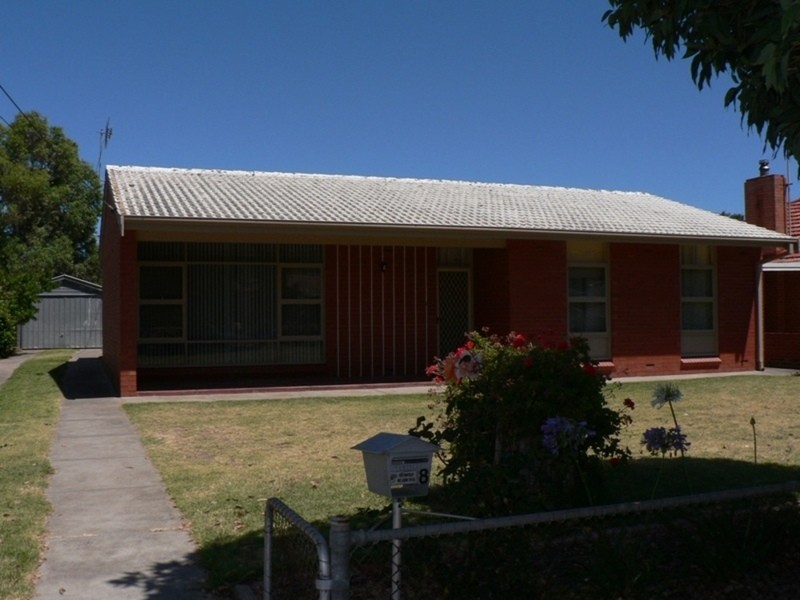 8 Churchill Road, Victor Harbor SA 5211