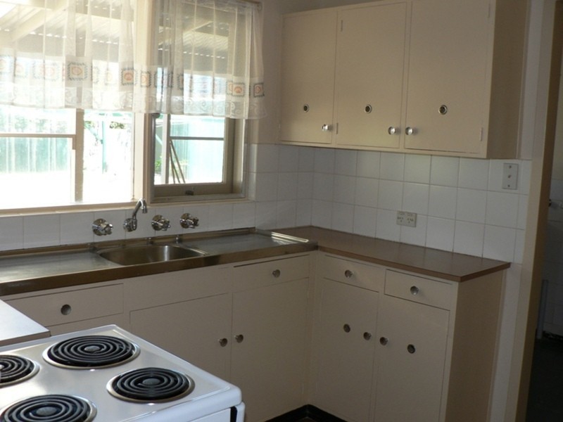 8 Churchill Road, Victor Harbor SA 5211