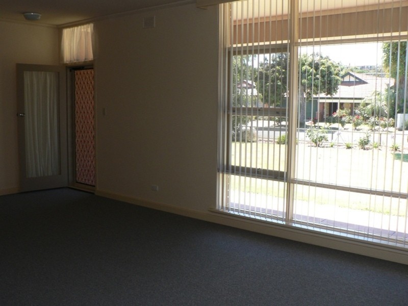 8 Churchill Road, Victor Harbor SA 5211