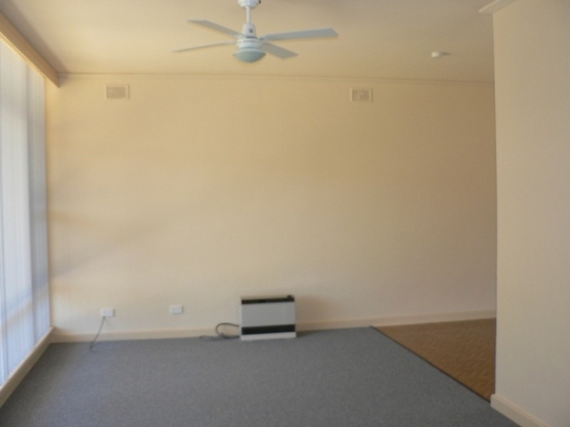 8 Churchill Road, Victor Harbor SA 5211