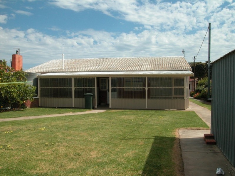 8 Churchill Road, Victor Harbor SA 5211