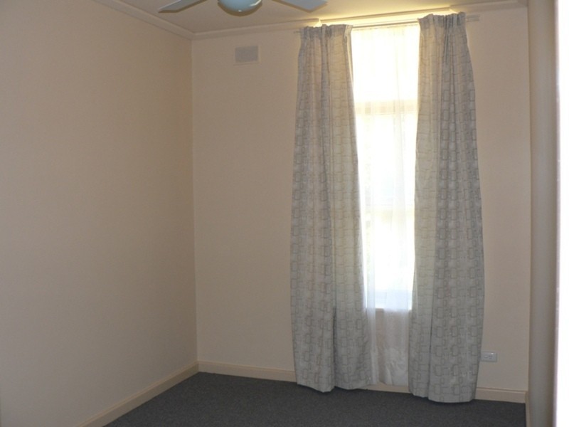 8 Churchill Road, Victor Harbor SA 5211