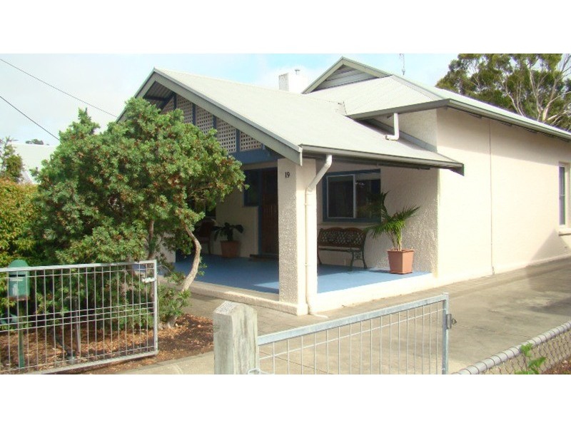 19 Sturt Street, Victor Harbor SA 5211