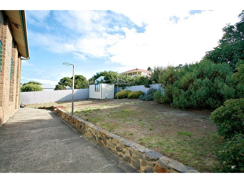 9 Norma Crescent, Encounter Bay SA 5211