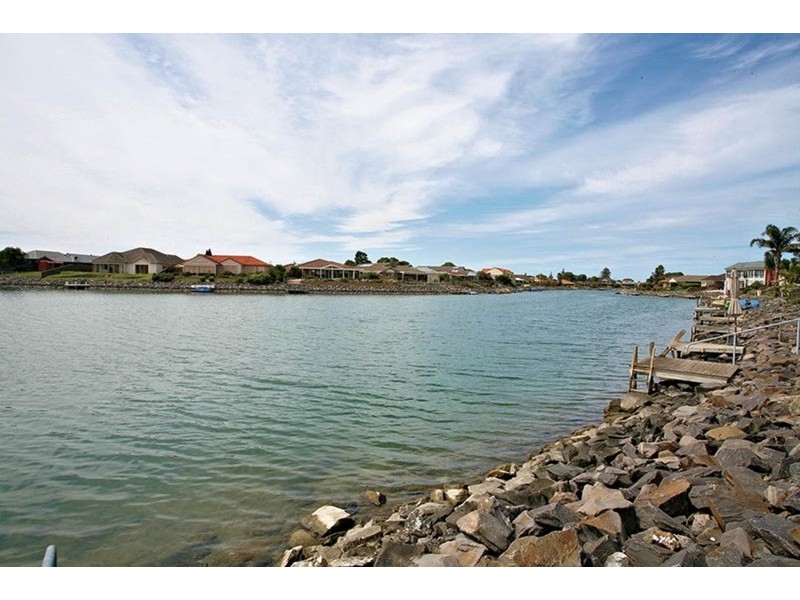 1/1 Lakeside Circuit, Encounter Bay SA 5211