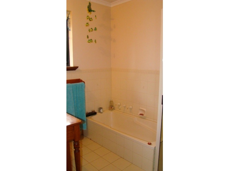 4 Lord Hobart Crescent, Encounter Bay SA 5211